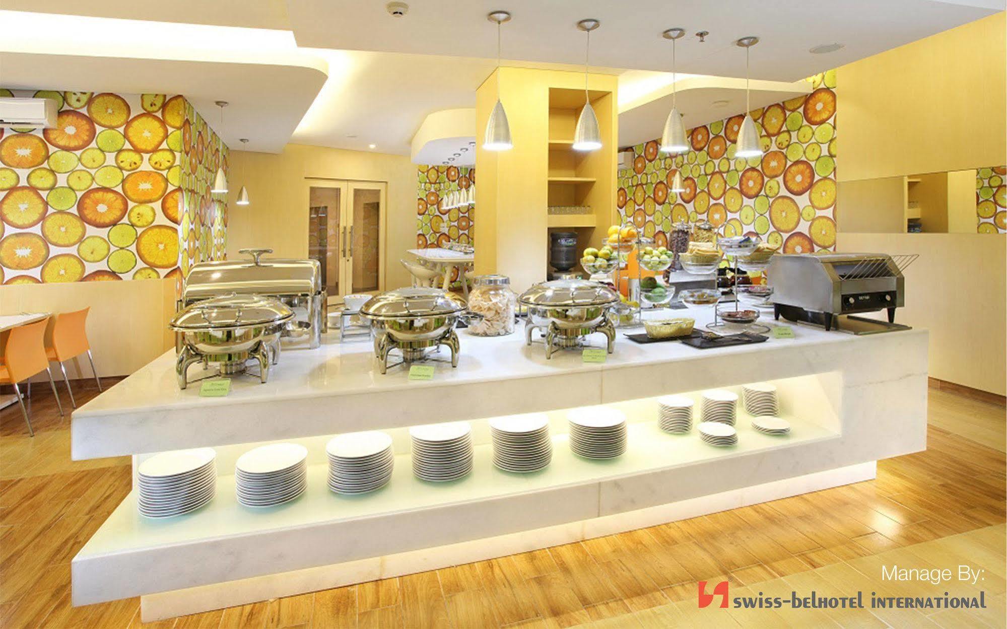 Zest Hotel Airport Jakarta Tangerang Exterior foto